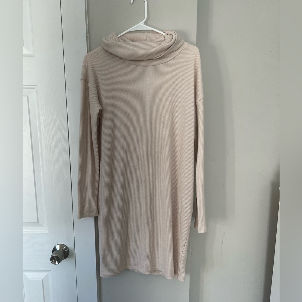 GAP cream turtle scoop neck midi sweater dress